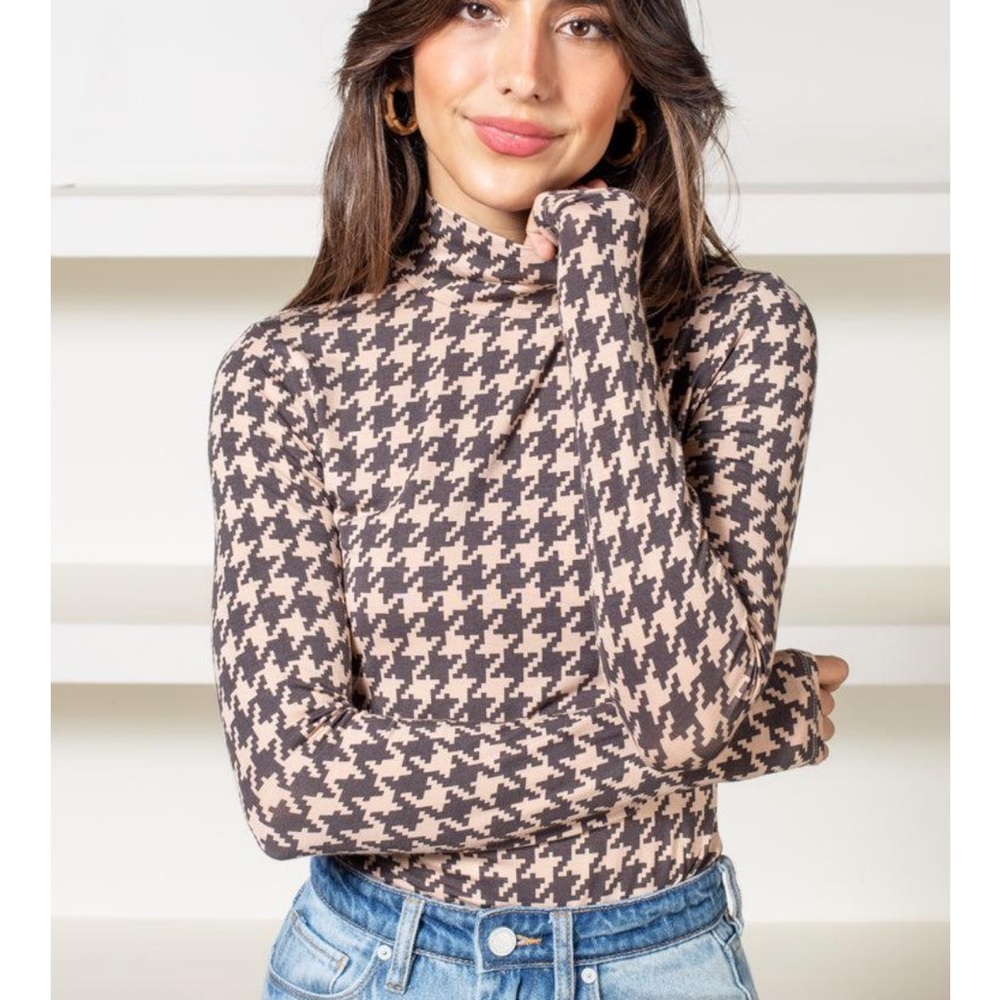 Sanctuary slinky mock turtleneck top in Java houndstooth size medium!!